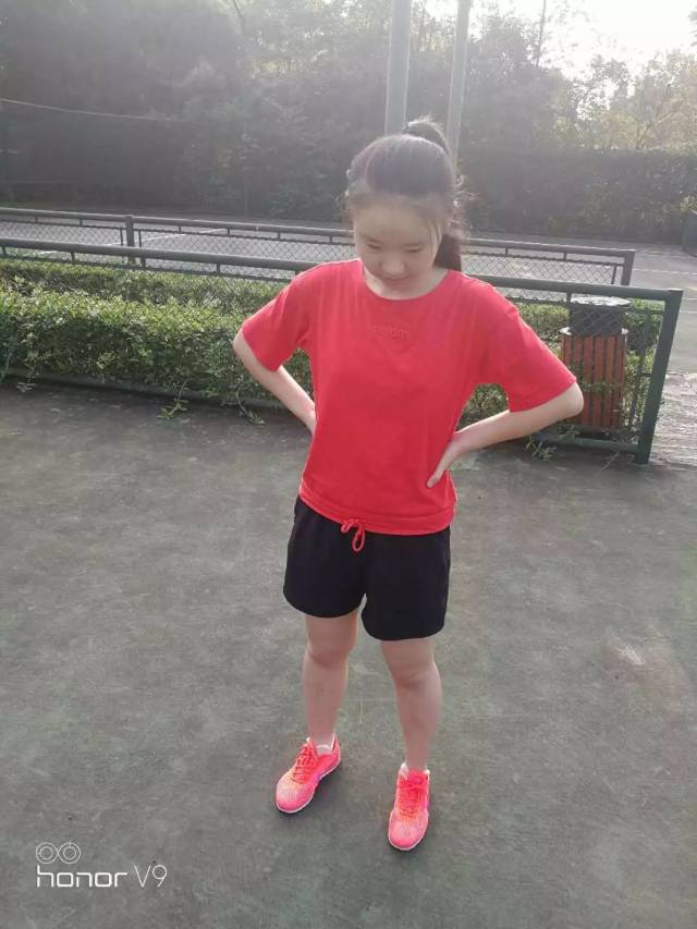 摔跤赛场再起风云：徽州风暴队小胜钱塘烈马队，脚步移动更到位。